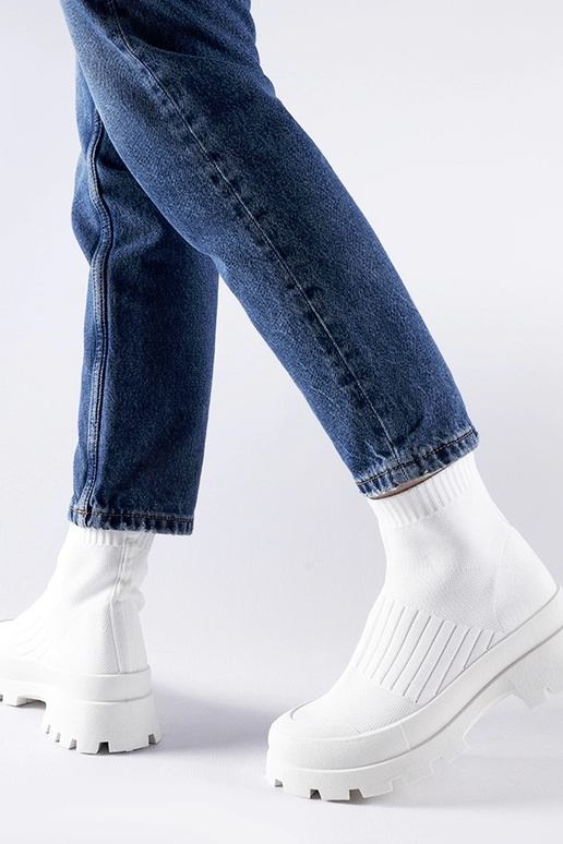 Varden baltas elastīgas kedu augšdaļas