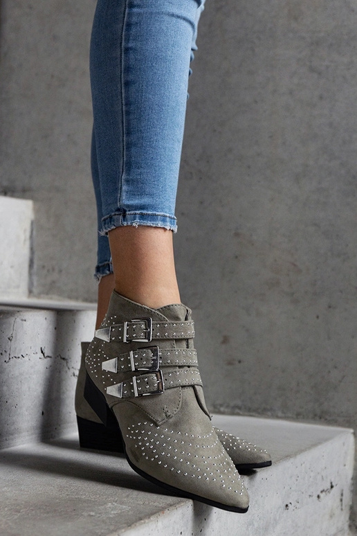 Zaļi dekoratīvi puszābaki ar zemu...