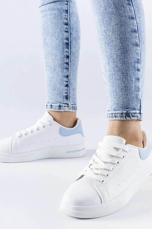 Leland zilas un baltas kedas