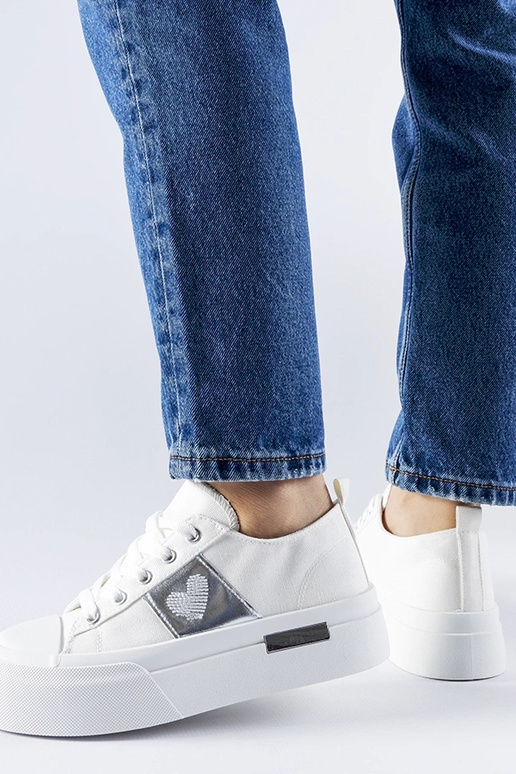 Baltas un sudraba krāsas Lawton...