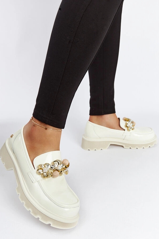 Beige lakoti ādas mokasīni GOE NN2N4202