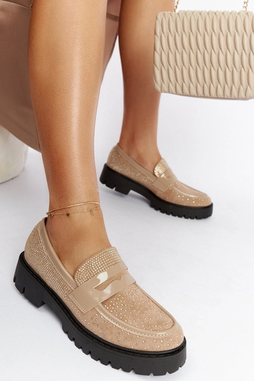 Beige mokasīni uz masīva...