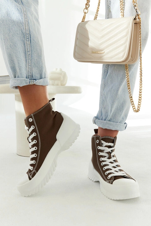 Zaļas Ronchis kedas ar augstu augšdaļu