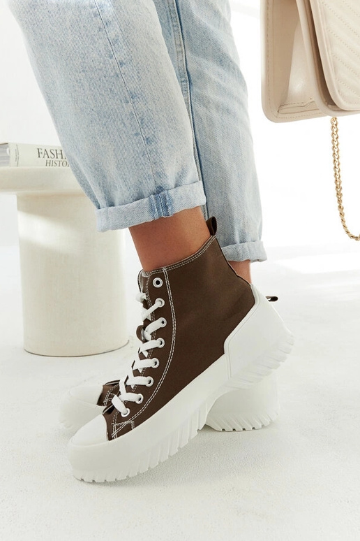 Zaļas Ronchis kedas ar augstu augšdaļu