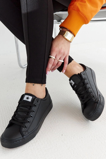 Kimberlee melnas sporta kedas