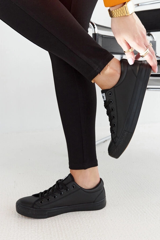 Kimberlee melnas sporta kedas