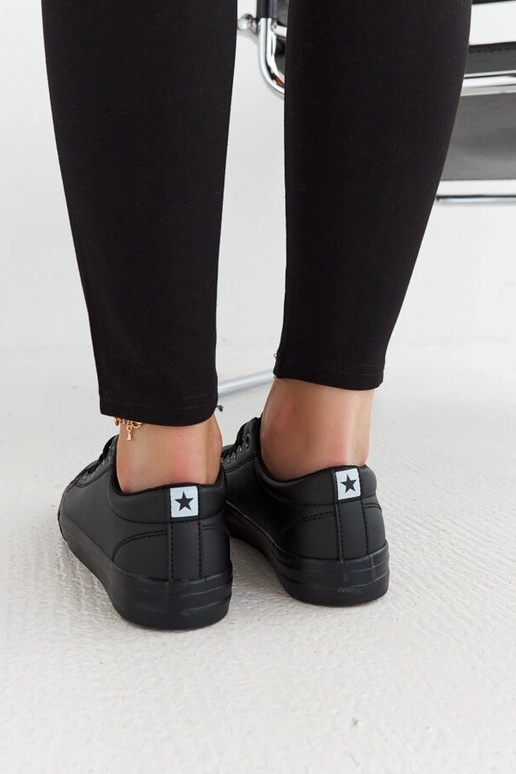 Kimberlee melnas sporta kedas