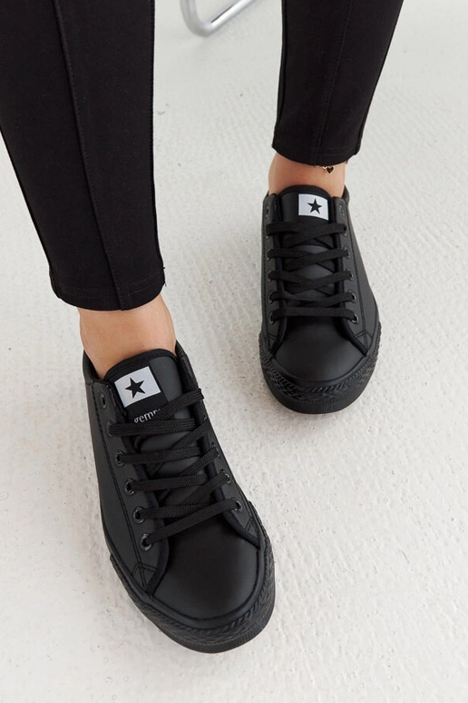 Kimberlee melnas sporta kedas