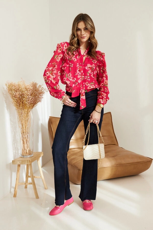 Rozā loaferi, kas dekorēti ar Kuens...