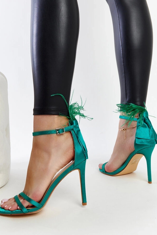 Zaļas spalvu sandales Adalgisio