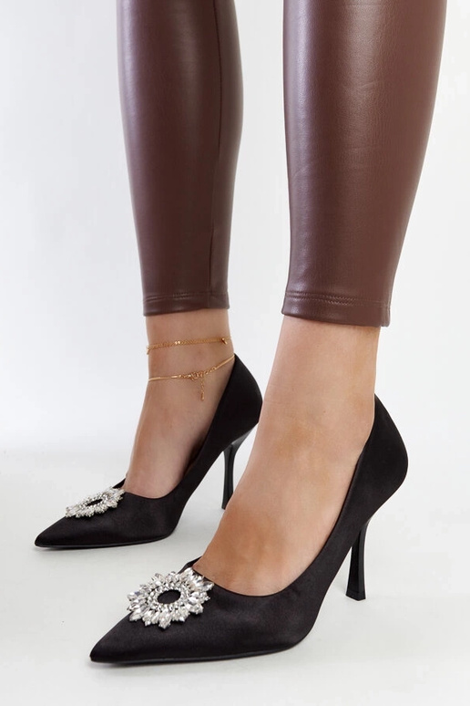 Melni stileti ar satīna apdari ar...