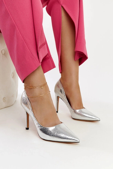 Sudraba lakoti papēži Wines