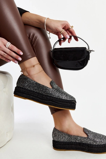 Melnas espadrilas dekorētas...