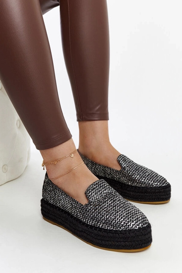 Melnas espadrilas dekorētas... 2