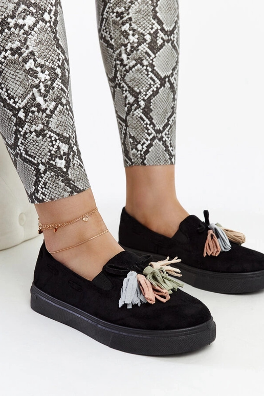 Melni puszābaki ar krāsainiem pušķiem...