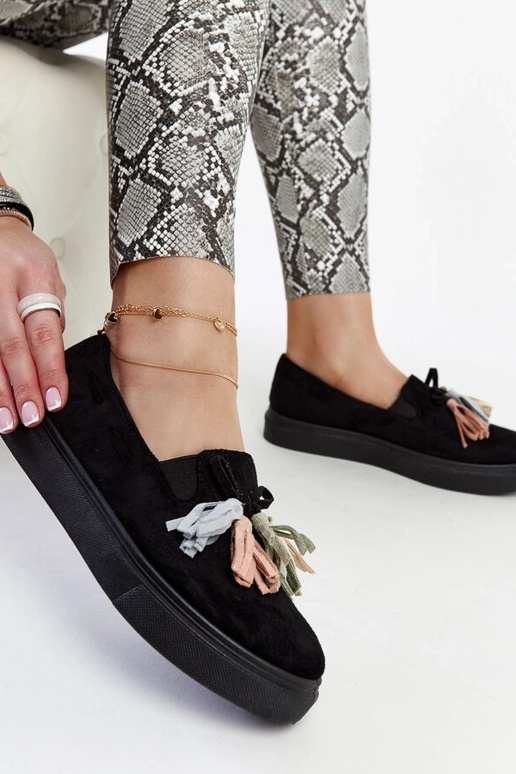 Melni puszābaki ar krāsainiem pušķiem...