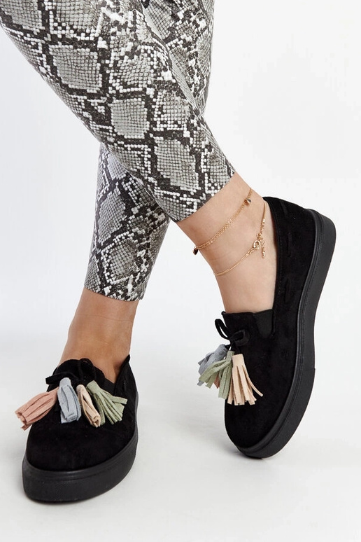 Melni puszābaki ar krāsainiem pušķiem...