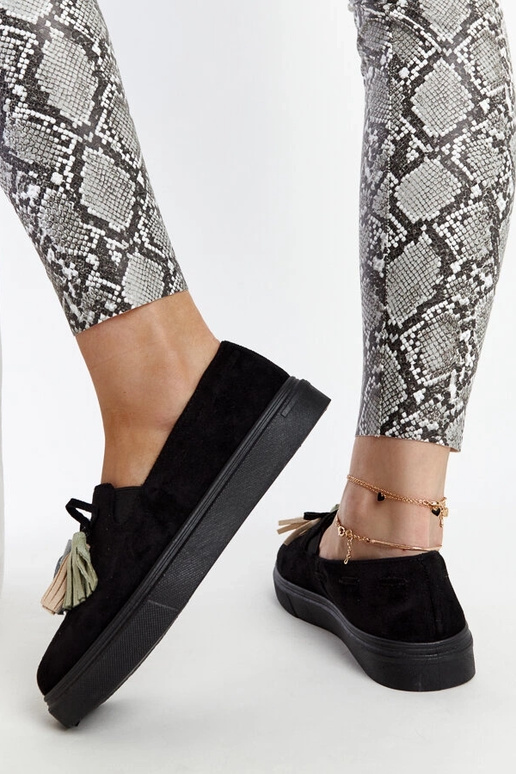 Melni puszābaki ar krāsainiem pušķiem...