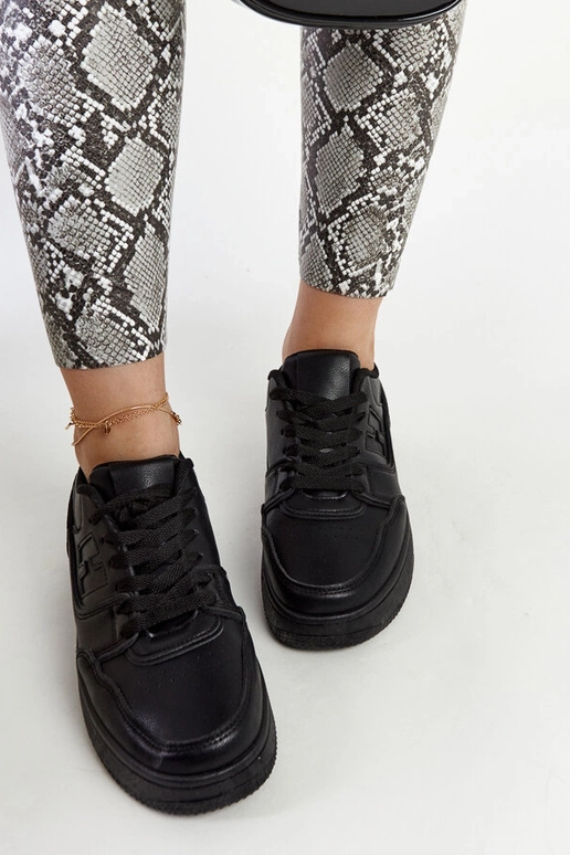 Melni sporta apavi uz platformas Mentha