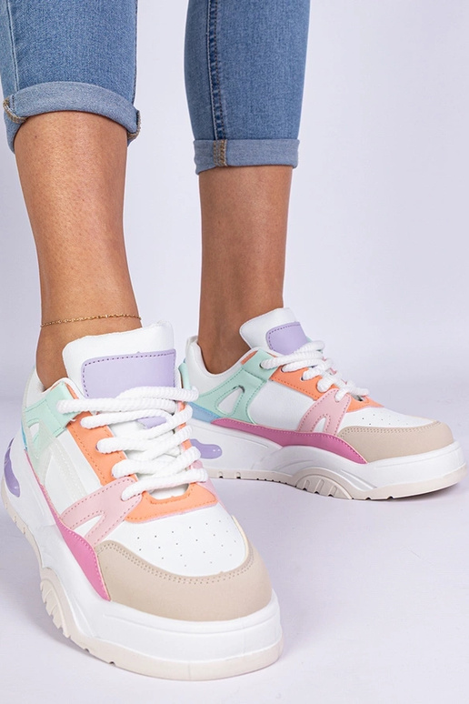 Daudzkrāsainas Nivi platformas kedas