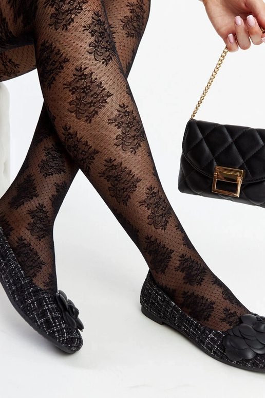 Melni baleta dzīvokļi ar dekoratīvu...