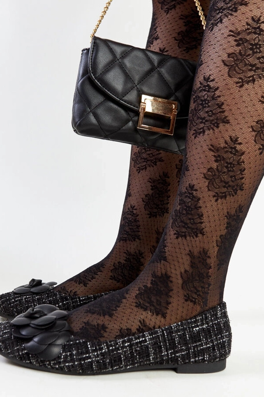 Melni baleta dzīvokļi ar dekoratīvu...