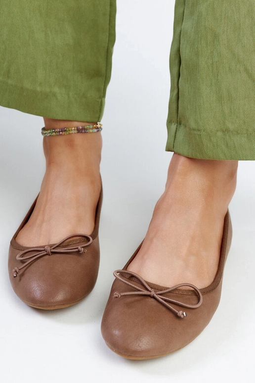 Brūni eko-ādas baleta plakti Pavla