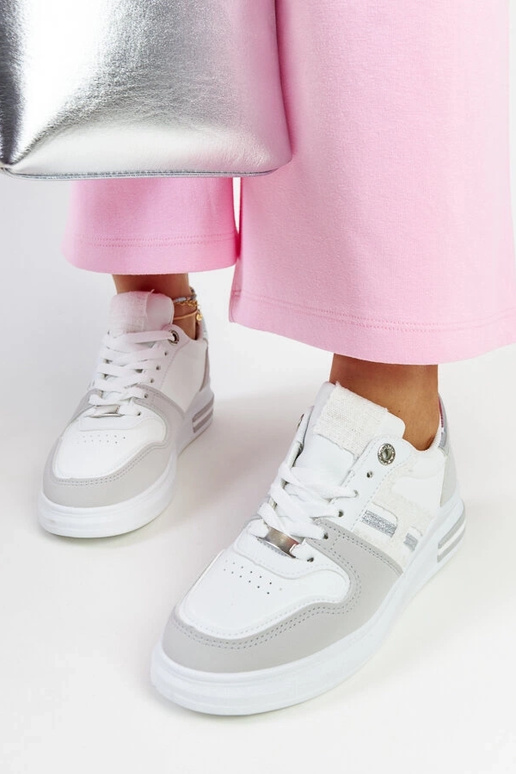 Baltas un pelēkas Negisti platformas...