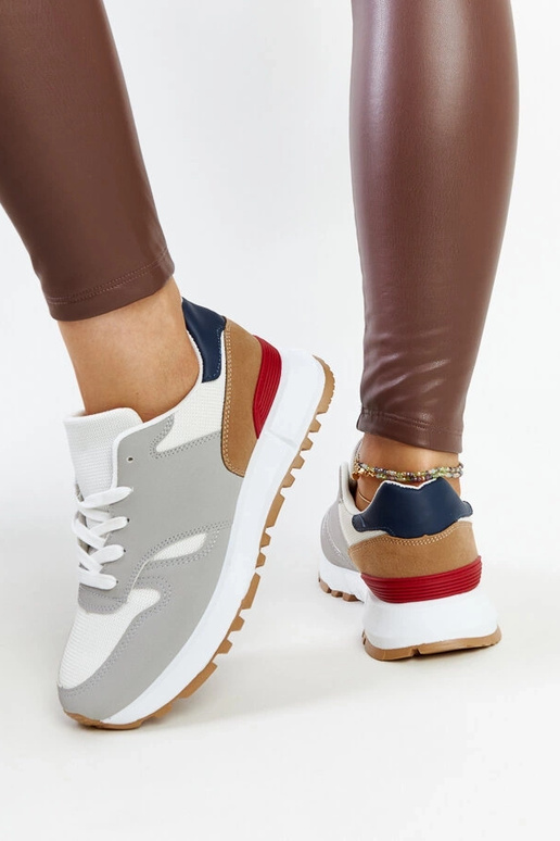 Daudzkrāsainas kedas uz Sultisz...