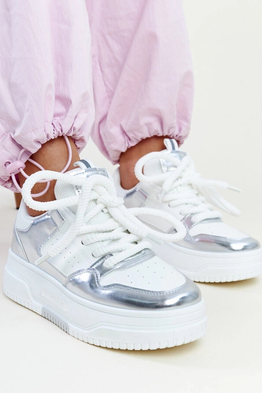 Lengyel baltas un sudraba krāsas...