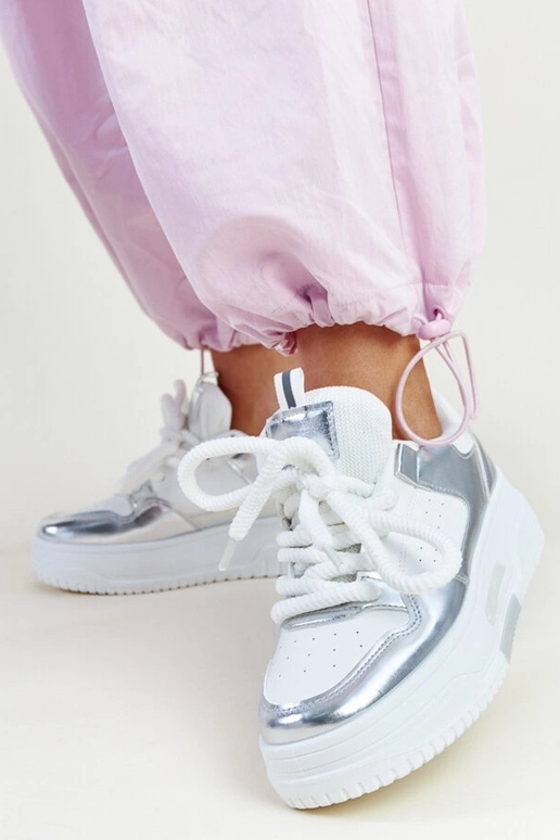 Lengyel baltas un sudraba krāsas...