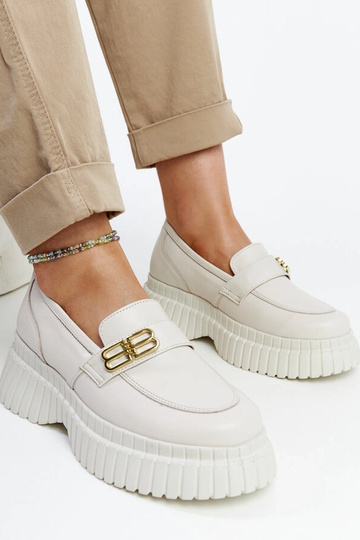 Gaiši bežīgi ādas puszābaki...