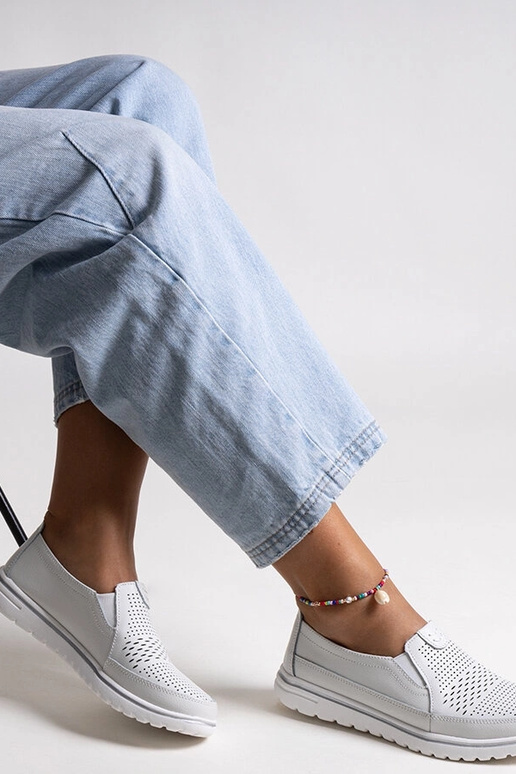 Gaiši pelēki ādas puszābaki Vinceza