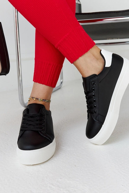 Melnbaltas kedas ar biezu zoli Ruta