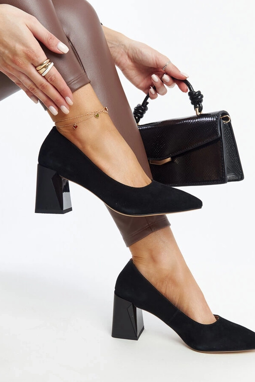 Melnas ādas pumpas ar Vinceza papēdi