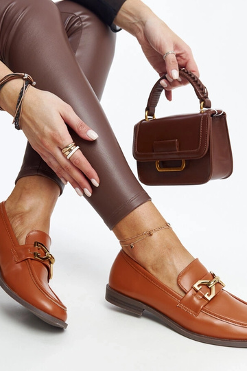 Brūni Lea Buckle Mocasins