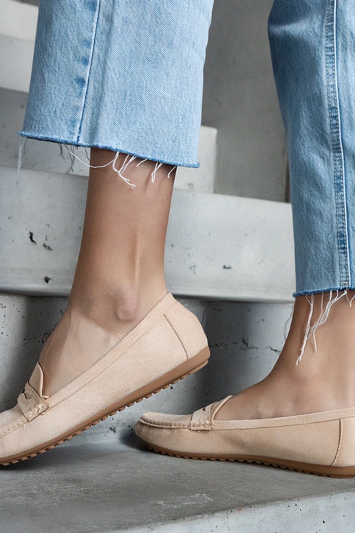 Smilšu krāsas mokasīni no mākslīgā...