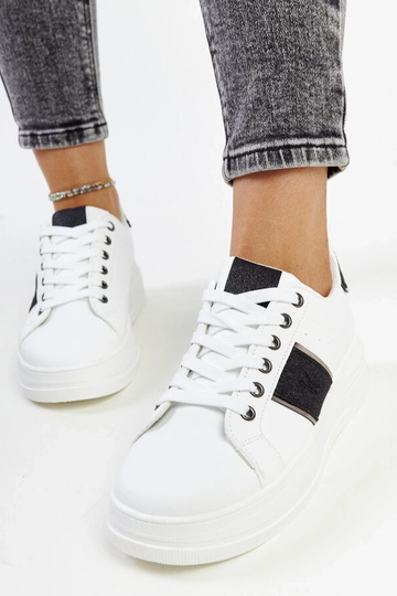 Balti-melni sneakersi ar biezāku zoli Finestra