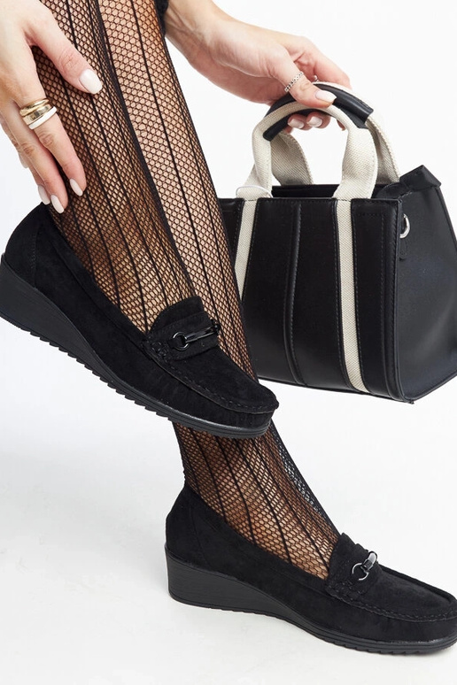 Melni ķīļveida klaipi no Amel