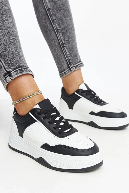 Melnbaltas kedas ar biezāku zoli Rumai