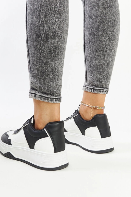 Melnbaltas kedas ar biezāku zoli Rumai