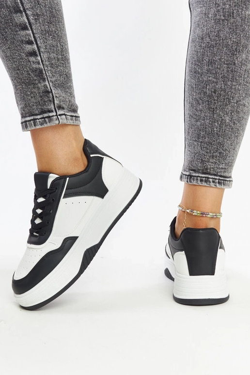 Melnbaltas kedas ar biezāku zoli Rumai