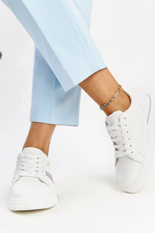 Baltas kedas ar Zorica krāsu