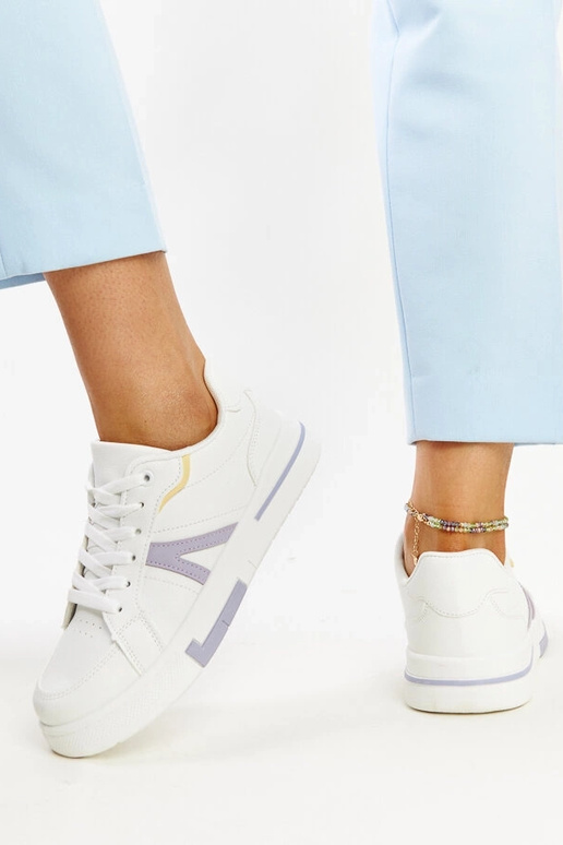 Baltas kedas ar Zorica krāsu