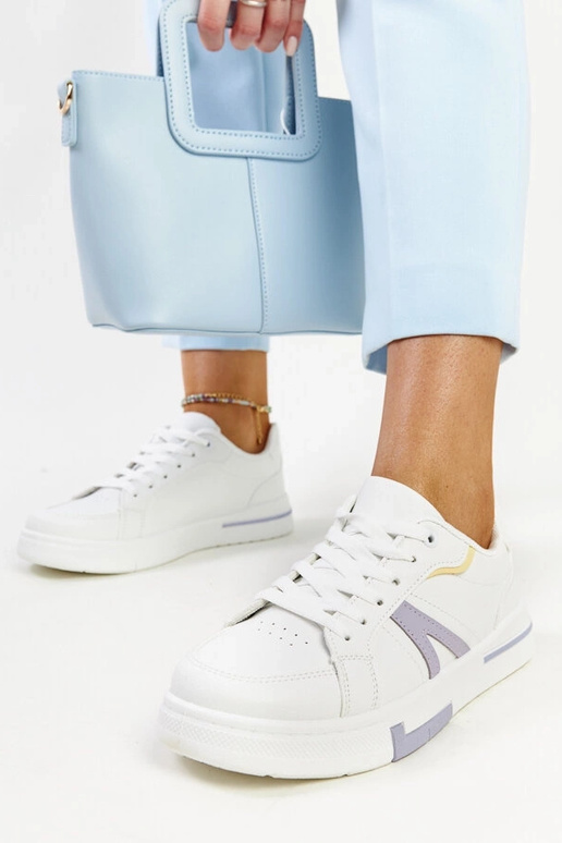 Baltas kedas ar Zorica krāsu