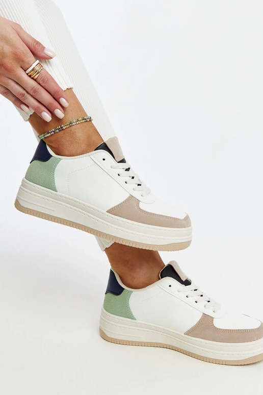 Daudzkrāsainas Cvita platformas kedas