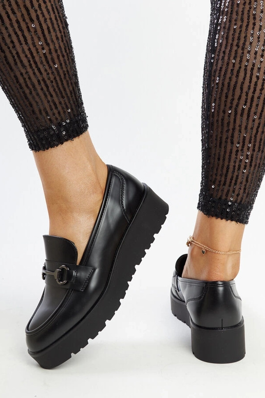 Melni Oili ķīļveida klaipi