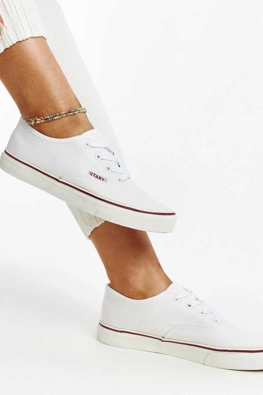 Baltas klasiskas Erla kedas