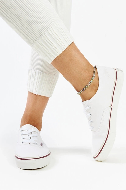 Baltas klasiskas Erla kedas