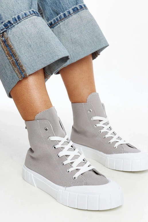 Pelēki augsti treniņi Vinka